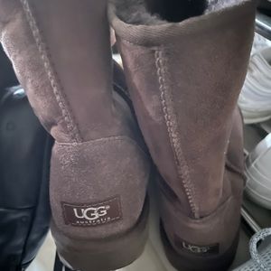 UGGS. unisex. Size 9. Good MEN OR WOMEN